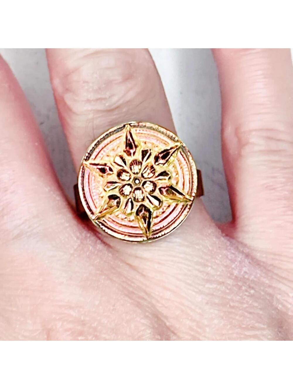 978u. Vintage Iridescent Ring Goldtone